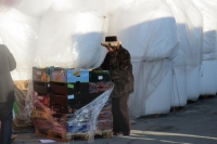 РК Варна-Евксиноград и английската фондация "Bulgarian Aid" 		доставиха и дариха  13 тона помощи с хранителни продукти и медицински 		материали за Домове и кухни за стари хора и нуждаещи се в град Варна.