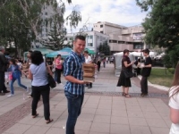 Жива верига пренeсe „културно съкровище“ в гр. Дупница в навечерието на 24 май
