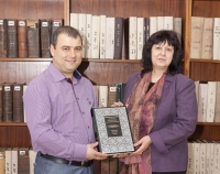РК Габрово връчи на Библиотеката в града ценна книга