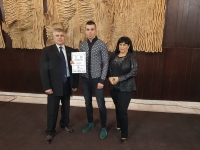 Зрелостникът Константин Михайлов е носителя на Президентската стипендия на Ротари клуб Нова Загора.